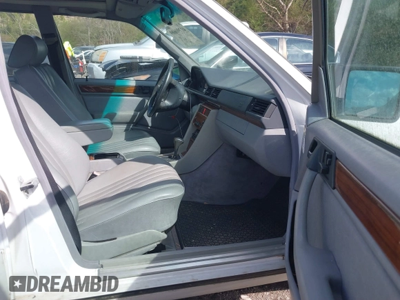 1993 Mercedes-Benz 300 with VIN WDBEA28E0PB988831, listed as a IAAI auction lot 41790609 with 197,915 mi miles and . Bid and sale history available at DreamBid. Image 5.