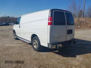 2016 GMC Savana Cargo with VIN 1GTW7AFFXG1904336, listed as a IAAI auction lot 41919957 with 330,932 mi miles. Bid and sale history available at carsss.com. Image 3.
