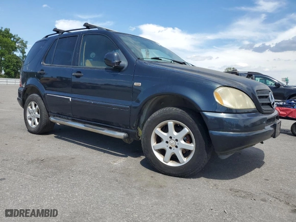 1999 Mercedes-Benz M-Class with VIN 4JGAB72E7XA107952, listed as a Copart auction lot 58559244 with 175,236 mi miles and Non Repairable. Bid and sale history available at carsss.com. Image 4.