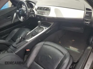 2006 BMW Z4 3.0si z VIN 4USBU53586LX01503, wystawiony jako Copart lot #64244495 z przebiegiem 116 616 mil mil oraz Szkoda całkowita • Salvage title. Historia ofert i sprzedaży dostępna na DreamBid. Obrazek 8.