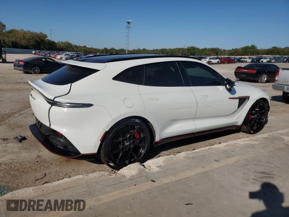 2021 Aston Martin DBX z VIN SCFVUJAW8MTV02134, wystawiony jako Copart lot #72456004 z przebiegiem Nie podano mil oraz Szkoda całkowita • Salvage title. Historia ofert i sprzedaży dostępna na DreamBid. Obrazek 3.