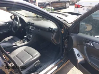 2005 Mercedes-Benz C 230 Kompressor z VIN WDBRF40J55F627804, wystawiony jako IAAI lot #42466121 z przebiegiem Nie podano mil oraz . Historia ofert i sprzedaży dostępna na DreamBid. Obrazek 5.