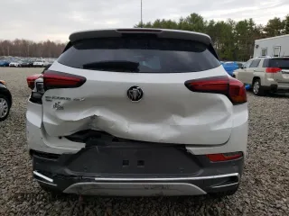 2020 Buick Encore GX Essence z VIN KL4MMGSL9LB077961, wystawiony jako Copart lot #54544045 z przebiegiem 17 256 mil mil oraz Szkoda całkowita • Salvage title. Historia ofert i sprzedaży dostępna na DreamBid. Obrazek 6.