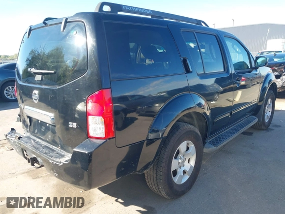 2007 Nissan Pathfinder S z VIN 5N1AR18U47C636190, wystawiony jako IAAI lot #42200265 z przebiegiem 228 221 mil mil oraz . Historia ofert i sprzedaży dostępna na DreamBid. Obrazek 4.
