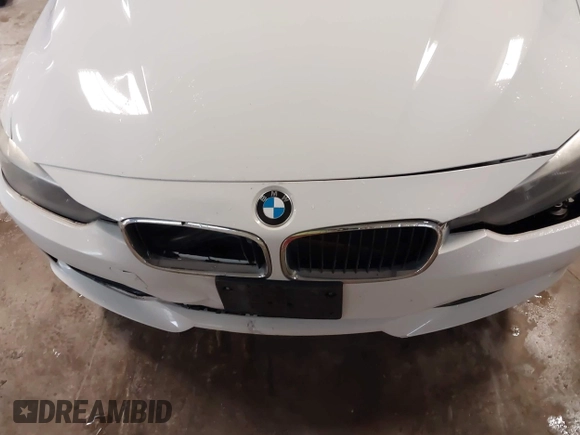 2014 BMW 3 Series 320i xDrive with VIN WBA3C3C52EPV90601, listed as a IAAI auction lot 42082100 with 1 mi miles. Bid and sale history available at carsss.com. Image 12.