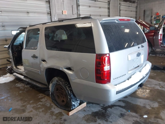 2010 Chevrolet Suburban LS with VIN 1GNUKHE30AR158386, listed as a IAAI auction lot 41569782 with 1 mi miles. Bid and sale history available at carsss.com. Image 3.