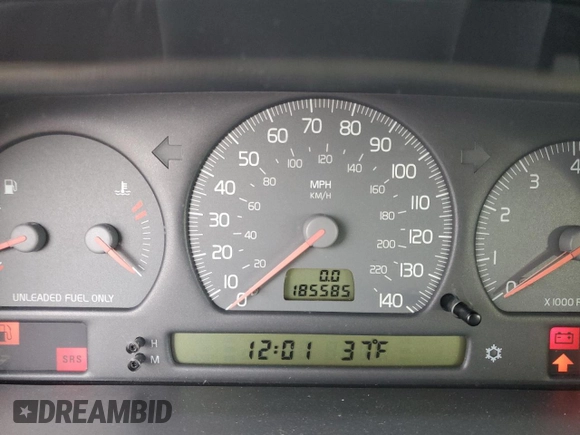 1998 Volvo S70 z VIN YV1LS5676W1522671, wystawiony jako Copart lot #88859815 z przebiegiem 185 585 mil mil oraz Szkody całkowita. Historia ofert i sprzedaży dostępna na DreamBid. Obrazek 9.