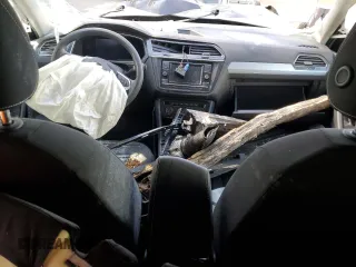 2022 Volkswagen Tiguan S z VIN 3VV0B7AX1NM071101, wystawiony jako Copart lot #52790005 z przebiegiem Nie podano mil oraz Szkody całkowita. Historia ofert i sprzedaży dostępna na DreamBid. Obrazek 8.