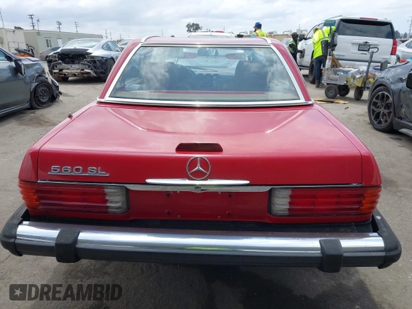 1988 Mercedes-Benz 560 with VIN WDBBA48D4JA090929, listed as a IAAI auction lot 42127701 with 186,443 mi miles. Bid and sale history available at carsss.com. Image 16.