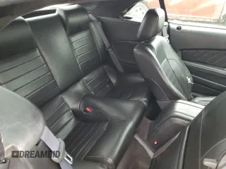 2010 Ford Mustang V6 z VIN 1ZVBP8EN2A5166903, wystawiony jako Copart lot #57533405 z przebiegiem 136 544 mil mil oraz Czysty tytuł • Clean title. Historia ofert i sprzedaży dostępna na DreamBid. Obrazek 10.