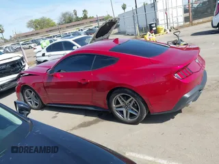 2024 Ford Mustang EcoBoost z VIN 1FA6P8TH2R5137890, wystawiony jako IAAI lot #41825638 z przebiegiem 6 144 mil mil oraz . Historia ofert i sprzedaży dostępna na DreamBid. Obrazek 15.