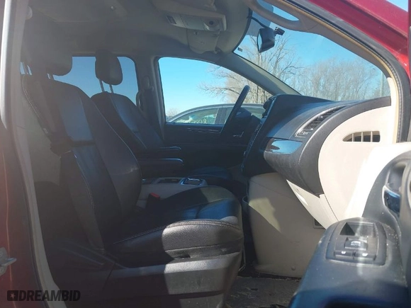 2015 Chrysler Town & Country Touring with VIN 2C4RC1BG9FR751398, listed as a IAAI auction lot 41646478 with 239,433 mi miles. Bid and sale history available at carsss.com. Image 5.