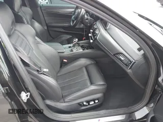 2019 BMW M5 z VIN WBSJF0C51KB447804, wystawiony jako IAAI lot #41848760 z przebiegiem 83 303 mil mil oraz . Historia ofert i sprzedaży dostępna na DreamBid. Obrazek 5.