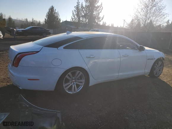 2014 Jaguar XJ with VIN SAJWJ2GD2E8V61998, listed as a Copart auction lot 42962645 with 101,609 mi miles and Salvage Title. Bid and sale history available at carsss.com. Image 3.