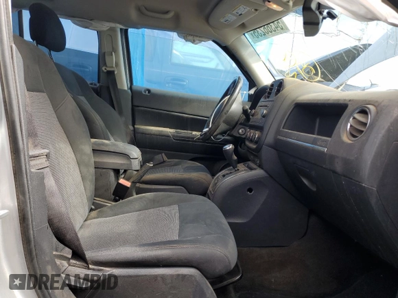 2013 Jeep Patriot Latitude z VIN 1C4NJRFB6DD192250, wystawiony jako Copart lot #54366235 z przebiegiem 111 817 mil mil oraz Szkoda całkowita • Salvage title. Historia ofert i sprzedaży dostępna na DreamBid. Obrazek 7.