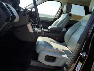 2018 Land Rover Discovery HSE Luxury with VIN SALRT2RV9JA062932, listed as a Copart auction lot 47009644 with 61,965 mi miles. Bid and sale history available at carsss.com. Image 7.