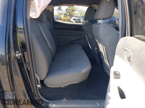 2015 Toyota Tacoma with VIN 5TFLU4EN2FX111971, listed as a IAAI auction lot 42055943 with 126,624 mi miles. Bid and sale history available at carsss.com. Image 8.