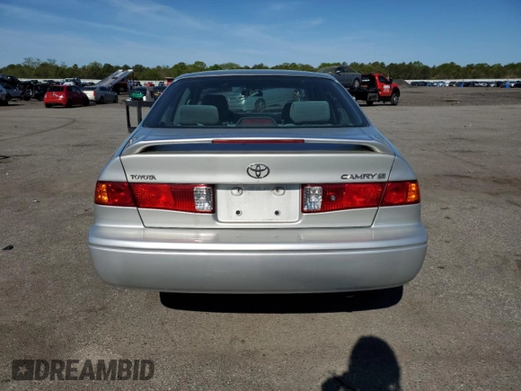 2000 Toyota Camry CE z VIN 4T1BG22K2YU711908, wystawiony jako Copart lot #56294515 z przebiegiem 110 871 mil mil oraz Szkoda całkowita • Salvage title. Historia ofert i sprzedaży dostępna na DreamBid. Obrazek 6.