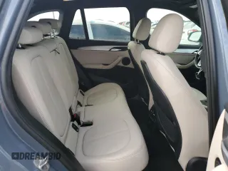 2021 BMW X1 sDrive28i z VIN WBXJG7C03M5T49590, wystawiony jako Copart lot #52473453 z przebiegiem 19 199 mil mil oraz Nie do naprawy. Historia ofert i sprzedaży dostępna na DreamBid. Obrazek 11.