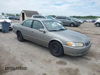 2001 Toyota Camry CE z VIN 4T1BG22K81U072844, wystawiony jako IAAI lot #42345527 z przebiegiem 152 059 mil mil oraz . Historia ofert i sprzedaży dostępna na DreamBid. Obrazek 1.