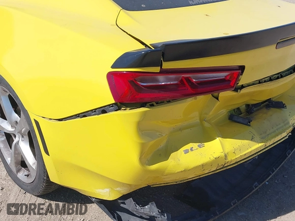 2017 Chevrolet Camaro 1SS z VIN 1G1FE1R7XH0178178, wystawiony jako IAAI lot #41824066 z przebiegiem 89 554 mil mil oraz . Historia ofert i sprzedaży dostępna na DreamBid. Obrazek 6.