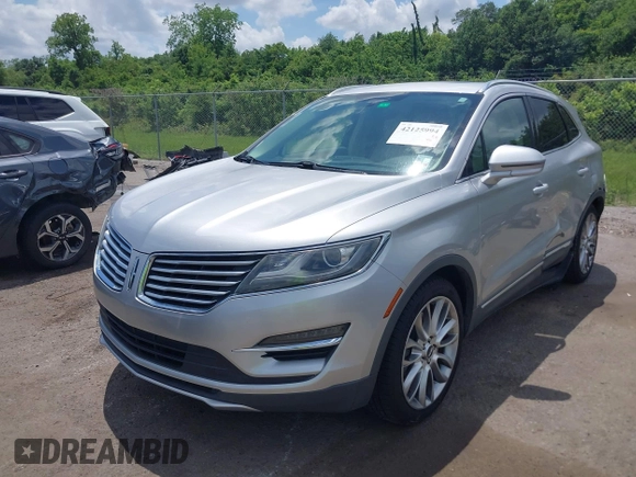 2015 Lincoln MKC z VIN 5LMCJ1A93FUJ25890, wystawiony jako IAAI lot #42125994 z przebiegiem 102 233 mil mil oraz . Historia ofert i sprzedaży dostępna na DreamBid. Obrazek 2.