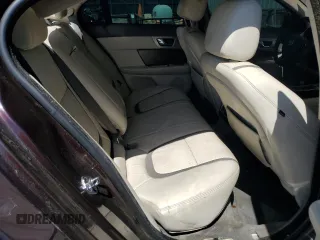 2013 Jaguar XF RWD z VIN SAJWA0E71D8S65581, wystawiony jako Copart lot #57835455 z przebiegiem Nie podano mil oraz Czysty tytuł • Clean title. Historia ofert i sprzedaży dostępna na DreamBid. Obrazek 10.