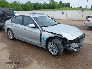 2018 BMW 3 Series 320i z VIN WBA8E1G56JNU92000, wystawiony jako IAAI lot #42102207 z przebiegiem 63 672 mil mil oraz . Historia ofert i sprzedaży dostępna na DreamBid. Obrazek 1.