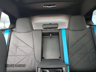 2024 BMW iX xDrive50 z VIN WB523CF02RCS04556, wystawiony jako Copart lot #46817195 z przebiegiem 7 915 mil mil oraz Czysty tytuł • Clean title. Historia ofert i sprzedaży dostępna na DreamBid. Obrazek 10.