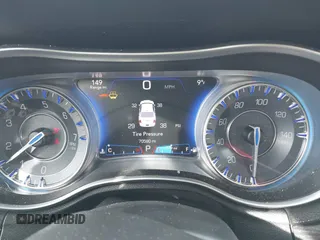 2015 Chrysler 300 Limited with VIN 2C3CCARG8FH756811, listed as a IAAI auction lot 41614649 with 70,580 mi miles. Bid and sale history available at carsss.com. Image 7.