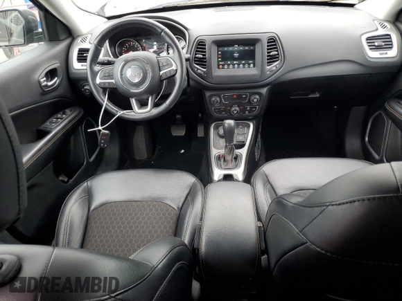 2019 Jeep Compass Latitude z VIN 3C4NJDBB8KT850859, wystawiony jako Copart lot #62680455 z przebiegiem 34 626 mil mil oraz Szkoda całkowita • Salvage title. Historia ofert i sprzedaży dostępna na DreamBid. Obrazek 8.