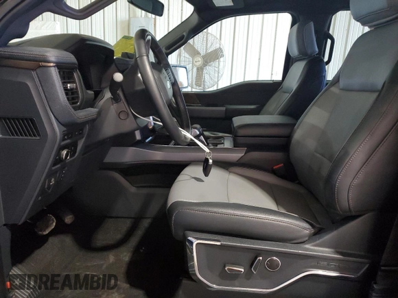 2023 Ford F-150 Lightning Pro z VIN 1FTVW1EV0PWG06971, wystawiony jako Copart lot #61850635 z przebiegiem 32 388 mil mil oraz Szkoda całkowita • Salvage title. Historia ofert i sprzedaży dostępna na DreamBid. Obrazek 7.