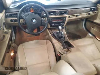 2009 BMW 3 Series 328i z VIN WBAPH77519NM27606, wystawiony jako Copart lot #58413525 z przebiegiem 240 647 mil mil oraz Tytuł czysty. Historia ofert i sprzedaży dostępna na DreamBid. Obrazek 8.