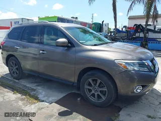 2013 Nissan Pathfinder SL with VIN 5N1AR2MN7DC690454, listed as a IAAI auction lot 41930647 with 73,097 mi miles. Bid and sale history available at carsss.com. Image 1.