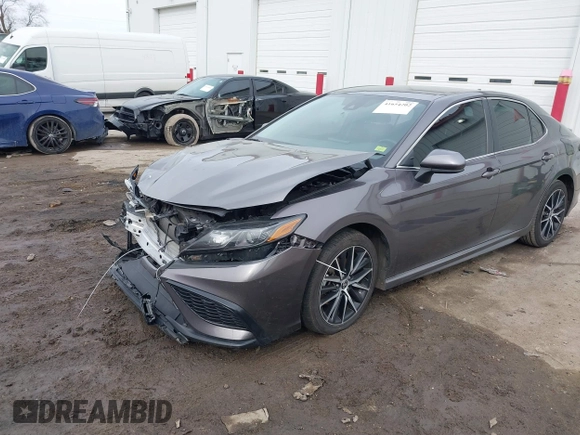 2021 Toyota Camry SE Nightshade with VIN 4T1G11AK0MU524308, listed as a IAAI auction lot 41654202 with 117,897 mi miles. Bid and sale history available at carsss.com. Image 18.
