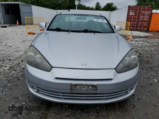 2008 Hyundai Tiburon GS z VIN KMHHM66D68U288062, wystawiony jako Copart lot #58261695 z przebiegiem 130 310 mil mil oraz Tytuł czysty. Historia ofert i sprzedaży dostępna na DreamBid. Obrazek 5.