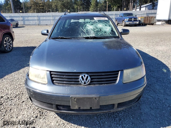 2001 Volkswagen Passat GLS with VIN WVWHH63B01E033953, listed as a Copart auction lot 74086794 with 135,066 mi miles and Salvage Title. Bid and sale history available at carsss.com. Image 5.