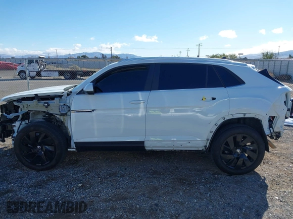 2024 Volkswagen Atlas SE with VIN 1V2KE2CA8RC231006, listed as a IAAI auction lot 41741151 with 15,291 mi miles and . Bid and sale history available at DreamBid. Image 15.