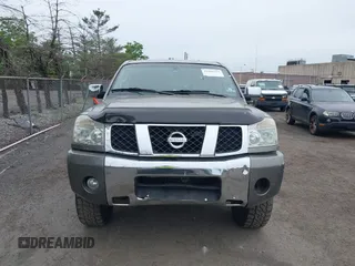 2006 Nissan Titan XE z VIN 1N6BA07A46N505410, wystawiony jako IAAI lot #42345334 z przebiegiem 267 891 mil mil oraz . Historia ofert i sprzedaży dostępna na DreamBid. Obrazek 12.