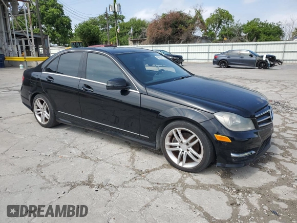 2014 Mercedes-Benz C 250 Sport z VIN WDDGF4HB9EA934191, wystawiony jako Copart lot #56050175 z przebiegiem 186 887 mil mil oraz Szkoda całkowita • Salvage title. Historia ofert i sprzedaży dostępna na DreamBid. Obrazek 4.