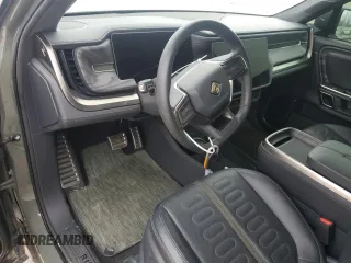 2022 Rivian R1T Launch Edition z VIN 7FCTGAAL2NN000433, wystawiony jako Copart lot #46680705 z przebiegiem Nie podano mil oraz Szkody całkowita. Historia ofert i sprzedaży dostępna na DreamBid. Obrazek 8.