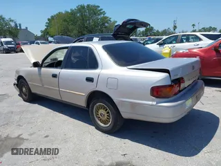 1995 Toyota Camry LE z VIN 4T1SK12E8SU872841, wystawiony jako IAAI lot #42025861 z przebiegiem 228 747 mil mil oraz . Historia ofert i sprzedaży dostępna na DreamBid. Obrazek 3.