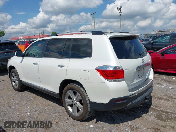 2013 Toyota Highlander Limited z VIN 5TDDK3EH8DS250360, wystawiony jako IAAI lot #42379928 z przebiegiem 112 355 mil mil oraz . Historia ofert i sprzedaży dostępna na DreamBid. Obrazek 14.
