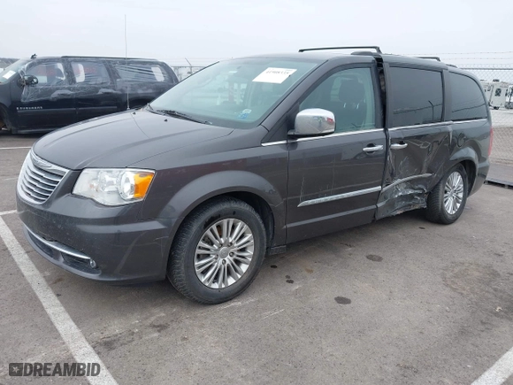 2015 Chrysler Town & Country Touring-L with VIN 2C4RC1CG9FR674238, listed as a IAAI auction lot 41908335 with 138,819 mi miles. Bid and sale history available at carsss.com. Image 19.