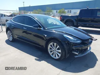 2018 Tesla Model 3 Long Range Battery z VIN 5YJ3E1EBXJF071661, wystawiony jako IAAI lot #41952763 z przebiegiem 74 482 mil mil oraz . Historia ofert i sprzedaży dostępna na DreamBid. Obrazek 1.