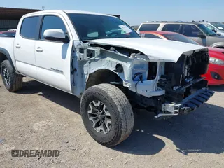 2023 Toyota Tacoma SR z VIN 3TYCZ5AN5PT151681, wystawiony jako IAAI lot #41936577 z przebiegiem 30 056 mil mil oraz . Historia ofert i sprzedaży dostępna na DreamBid. Obrazek 1.