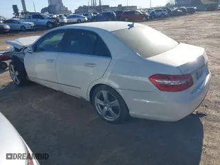 2010 Mercedes-Benz E-Class E 350 Luxury with VIN WDDHF8HB7AA111622, listed as a IAAI auction lot 41708136 with 166,708 mi miles. Bid and sale history available at carsss.com. Image 3.