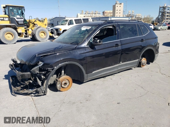 2018 Volkswagen Tiguan SEL z VIN 3VV3B7AX5JM157504, wystawiony jako Copart lot #48375505 z przebiegiem 81 742 mil mil oraz Szkoda całkowita • Salvage title. Historia ofert i sprzedaży dostępna na DreamBid. Obrazek 1.