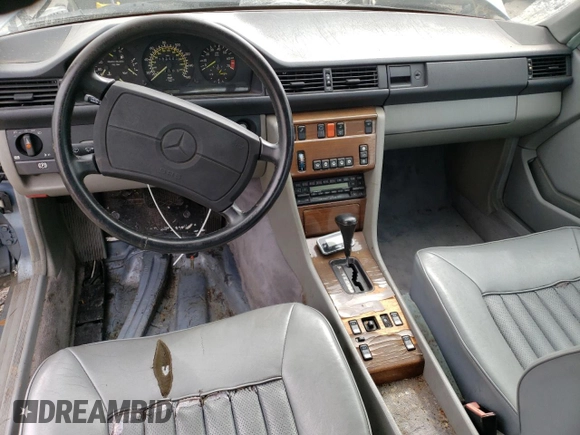 1988 Mercedes-Benz 300 with VIN WDBEA50D4JA612702, listed as a Copart auction lot 54090305 with 104,558 mi miles and Clean Title. Bid and sale history available at DreamBid. Image 8.