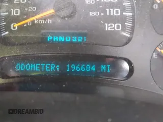 2004 Chevrolet Tahoe LS z VIN 1GNEC13Z34R191127, wystawiony jako IAAI lot #42304922 z przebiegiem 196 684 mil mil oraz . Historia ofert i sprzedaży dostępna na DreamBid. Obrazek 7.